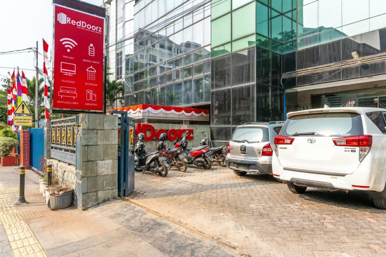 Reddoorz Plus Near Taman Ismail Marzuki Jakarta Kültér fotó